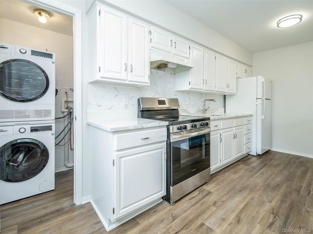 92 Elm Avenue 1st Floor, Glen Cove, NY 11542