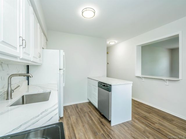92 Elm Avenue 1st Floor, Glen Cove, NY 11542