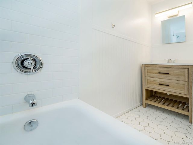 92 Elm Avenue 1st Floor, Glen Cove, NY 11542