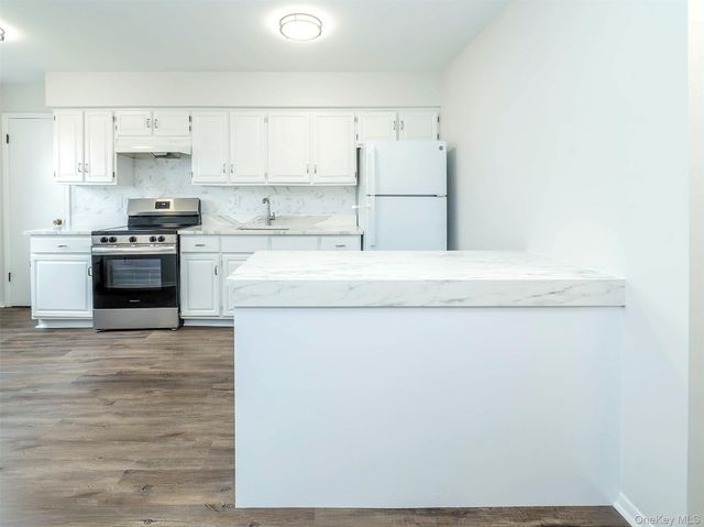92 Elm Avenue 1st Floor, Glen Cove, NY 11542