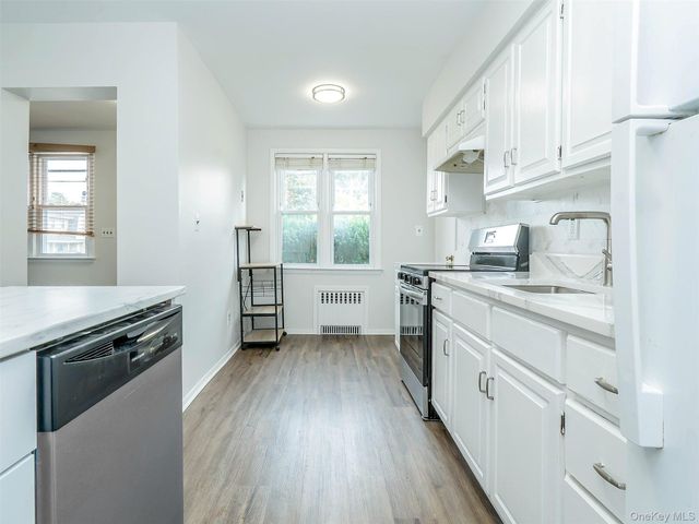 92 Elm Avenue 1st Floor, Glen Cove, NY 11542
