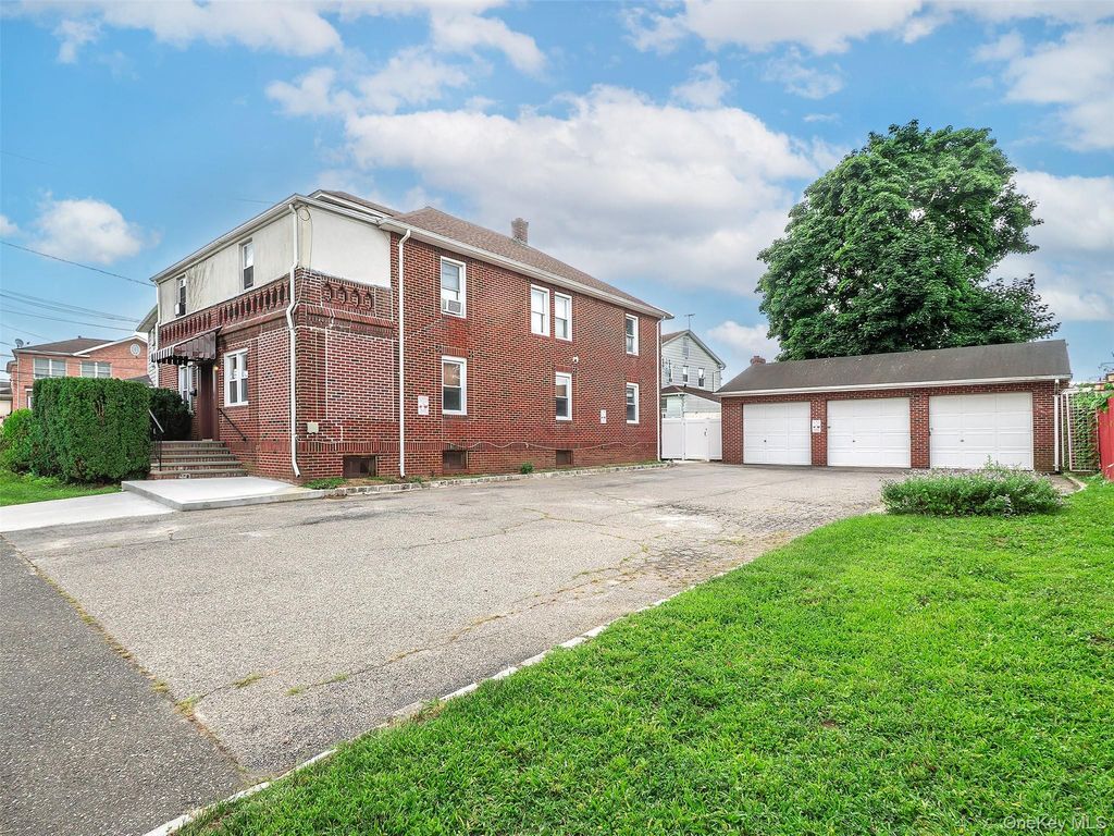 92 Elm Avenue 1st Floor, Glen Cove, NY 11542