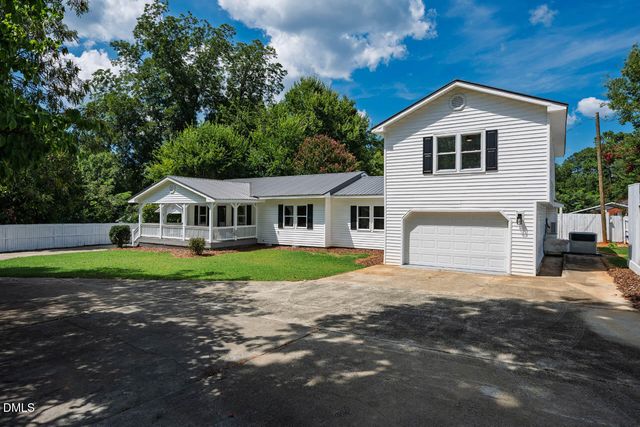 570 West Street, Pittsboro, NC 27312