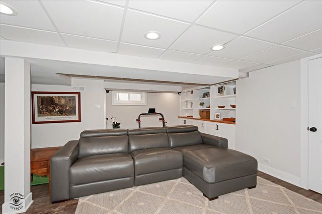 9751 S Hamlin Avenue, Evergreen Park, IL 60805