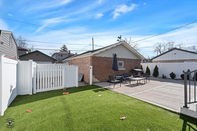 9751 S Hamlin Avenue, Evergreen Park, IL 60805