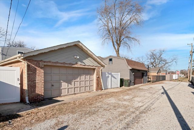 9751 S Hamlin Avenue, Evergreen Park, IL 60805