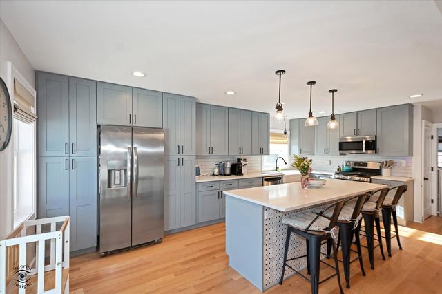 9751 S Hamlin Avenue, Evergreen Park, IL 60805