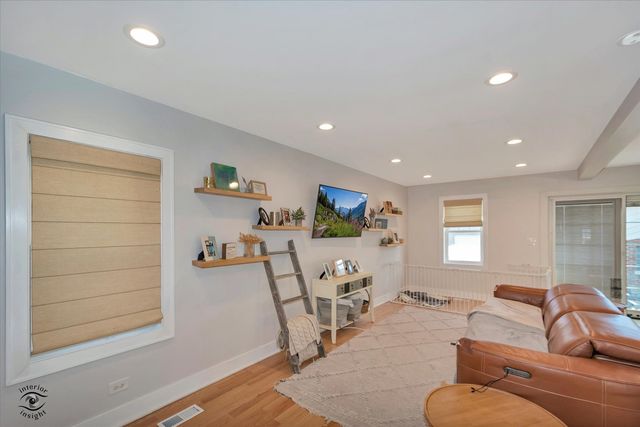 9751 S Hamlin Avenue, Evergreen Park, IL 60805