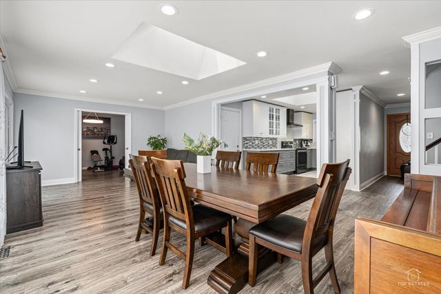 321 Hickory Lane, Schaumburg, IL 60193