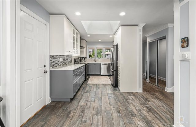 321 Hickory Lane, Schaumburg, IL 60193