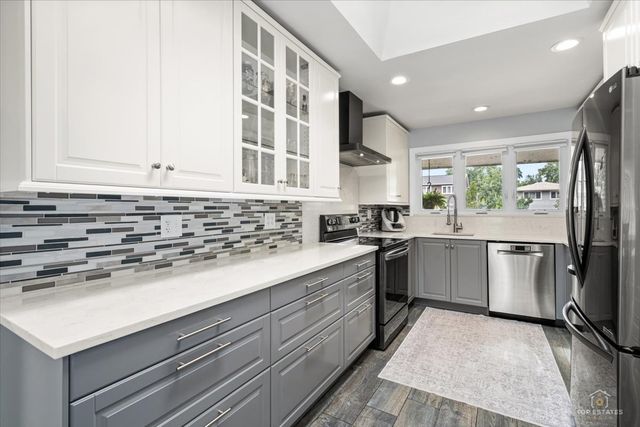 321 Hickory Lane, Schaumburg, IL 60193