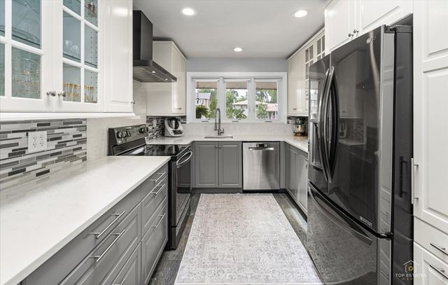321 Hickory Lane, Schaumburg, IL 60193