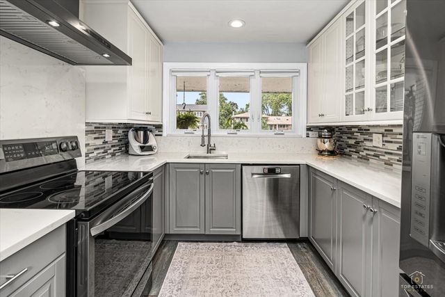 321 Hickory Lane, Schaumburg, IL 60193