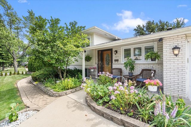 321 Hickory Lane, Schaumburg, IL 60193