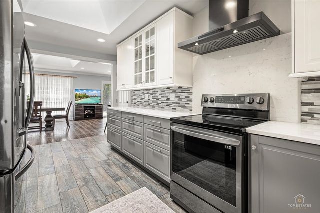 321 Hickory Lane, Schaumburg, IL 60193