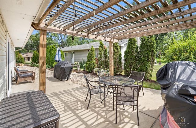 321 Hickory Lane, Schaumburg, IL 60193