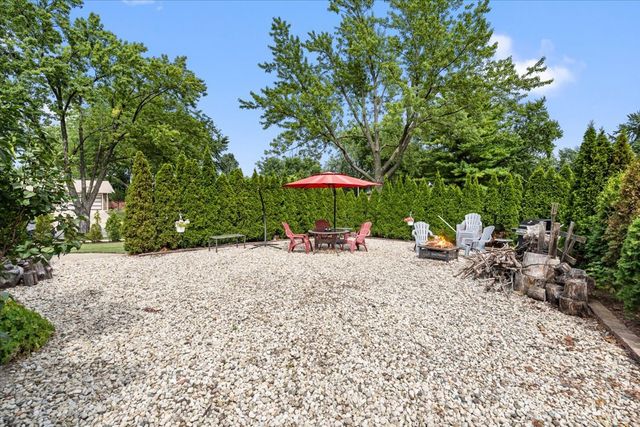 321 Hickory Lane, Schaumburg, IL 60193