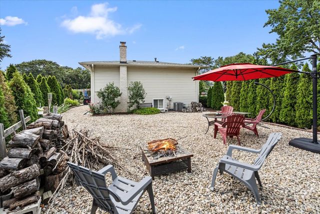 321 Hickory Lane, Schaumburg, IL 60193