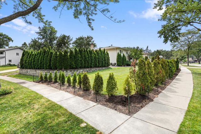 321 Hickory Lane, Schaumburg, IL 60193