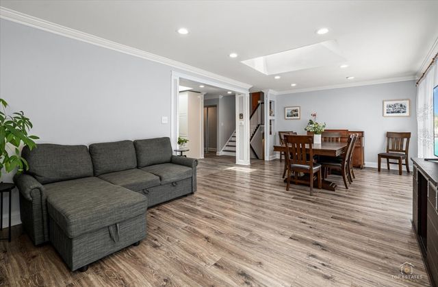 321 Hickory Lane, Schaumburg, IL 60193