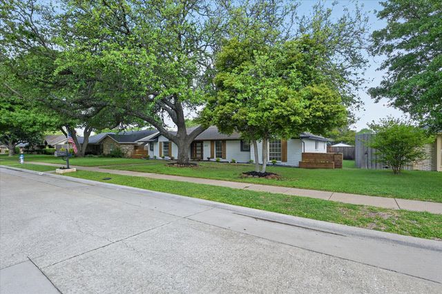 2313 Claridge Circle, Plano, TX 75075