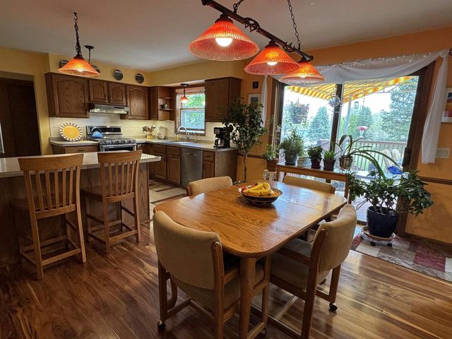 1500 Camelot Drive, Janesville, WI 53548