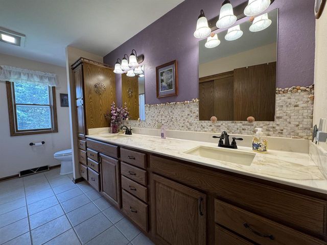 1500 Camelot Drive, Janesville, WI 53548