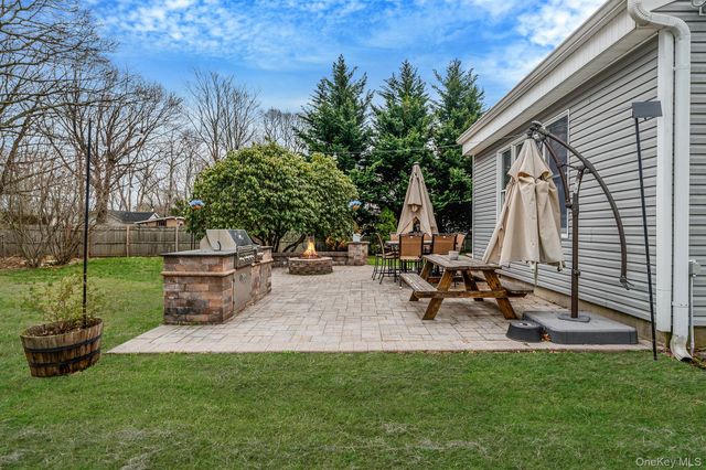 23 Wylde Road, Mount Sinai, NY 11766