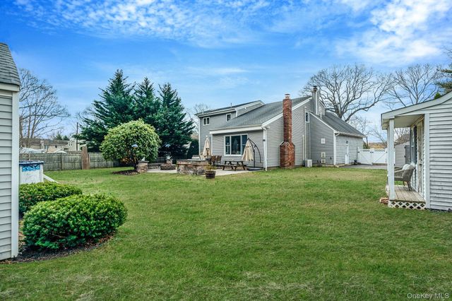 23 Wylde Road, Mount Sinai, NY 11766