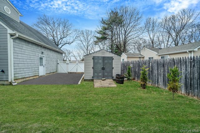 23 Wylde Road, Mount Sinai, NY 11766