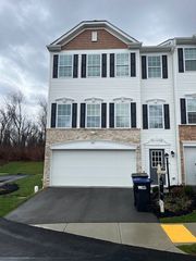 713 Ravenshire Court, Moon/crescent Twp, PA 15108