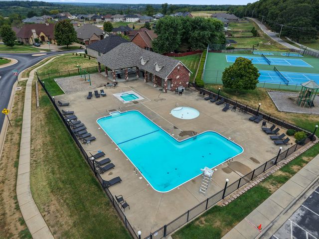 1302 W Gaslight Drive, Springfield, MO 65810