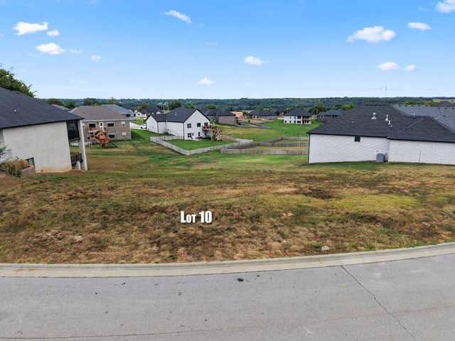 1302 W Gaslight Drive, Springfield, MO 65810