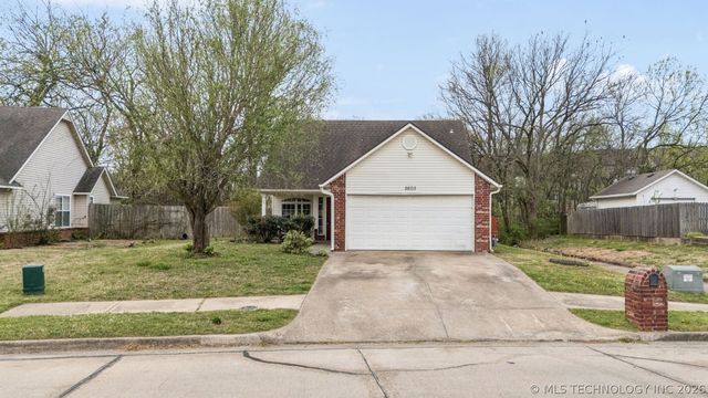 2603 SW Wolf Run Drive, Claremore, OK 74019