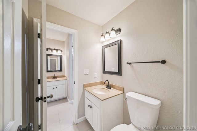 2603 SW Wolf Run Drive, Claremore, OK 74019