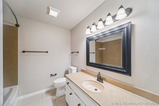 2603 SW Wolf Run Drive, Claremore, OK 74019