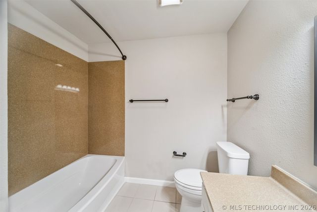 2603 SW Wolf Run Drive, Claremore, OK 74019