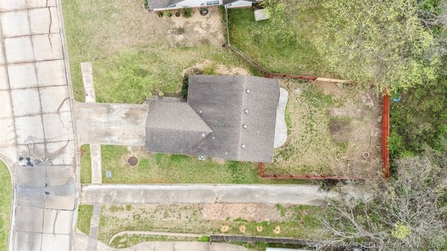 2603 SW Wolf Run Drive, Claremore, OK 74019