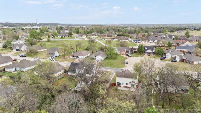 2603 SW Wolf Run Drive, Claremore, OK 74019