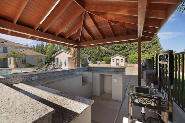 4600 Tudor Rose Gln, Stockton, CA 95212