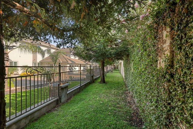 4600 Tudor Rose Gln, Stockton, CA 95212