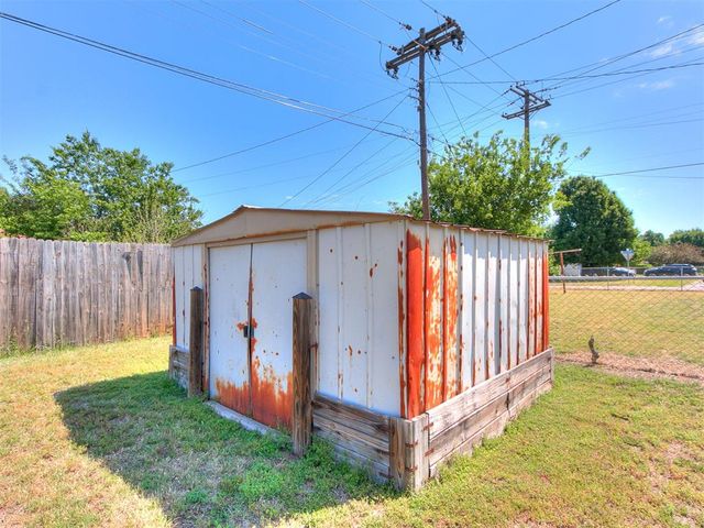 2105 Carlisle Road, Oklahoma City, OK 73120