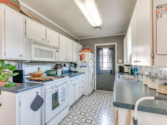 2105 Carlisle Road, Oklahoma City, OK 73120