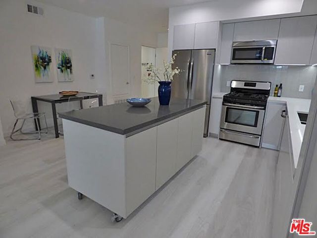 1526 ARMACOST Avenue 102, Los Angeles, CA 90025