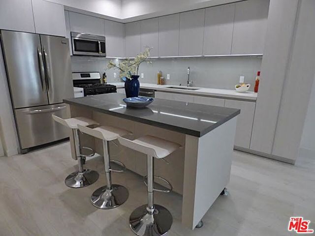 1526 ARMACOST Avenue 102, Los Angeles, CA 90025