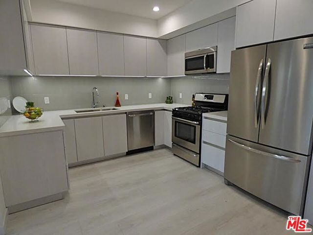 1526 ARMACOST Avenue 102, Los Angeles, CA 90025