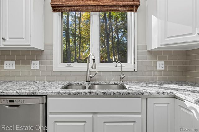 4659 Camelina Street, Commerce Charter Township, MI 48382