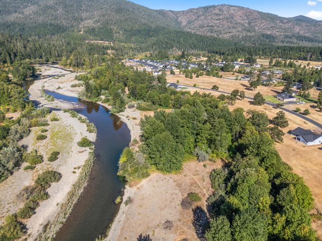 597 E Forks Circle 21, Cave Junction, OR 97523