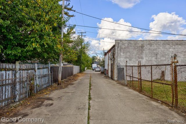 14248 9 Mile Road, Warren, MI 48089