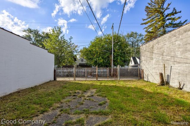 14248 9 Mile Road, Warren, MI 48089